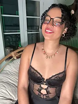 Snapshot of Lauyako chatting on May 15, 2026, 8:16 pm Lauyako online show from May 15, 2026, 8:16 pm