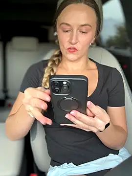 lunagirl13 online show from September 12, 2025, 6:19 pm