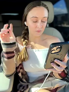 lunagirl13 online show from November 28, 2025, 8:44 pm