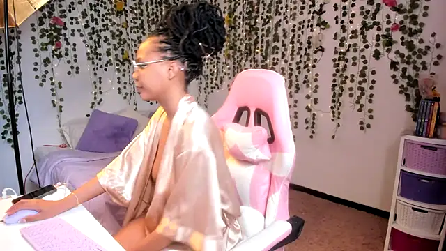 violeta milleer online show from October 12, 2025, 4:28 pm