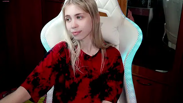 ho1yho1e online show from October 16, 2025, 7:15 pm