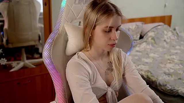 ho1yho1e online show from February 19, 2026, 6:15 pm