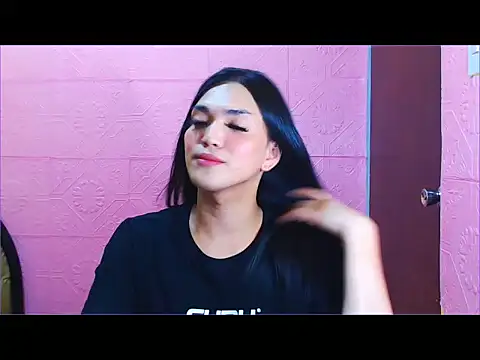 Snapshot of WONDERWOMAN2023 chatting on October 3, 2025, 6:05 pm WONDERWOMAN2023 online show from October 3, 2025, 6:05 pm