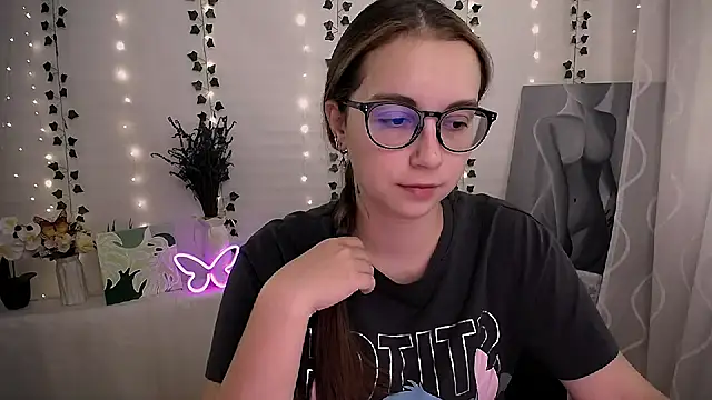 SweetPrincess  online show from September 12, 2025, 5:40 am