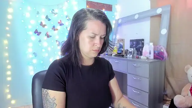 Britney taylor  online show from February 19, 2025, 3:49 pm