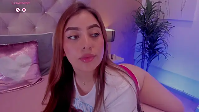 MaddyyLennon online show from February 18, 2025, 5:21 pm