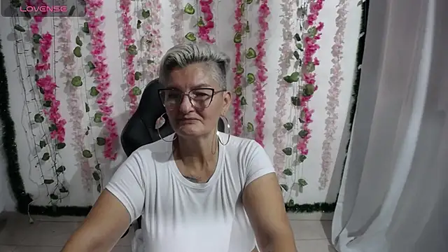 bety-cum2 online show from February 6, 2025, 7:40 pm