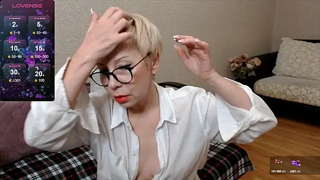 Snapshot of HotEva47 chatting on February 9, 2025, 7:38 am HotEva47 online show from February 9, 2025, 7:38 am