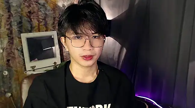 Sexy Handsome Drex online show from December 18, 2024, 10:19 am