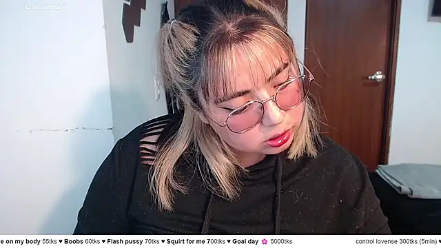 yini angel online show from May 23, 2026, 3:01 am
