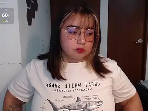 Snapshot of yini_angel chatting on June 4, 2026, 2:39 am yini angel online show from June 4, 2026, 2:39 am