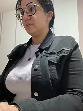 SWEETLILY18 online show from December 30, 2024, 11:04 am