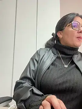 SWEETLILY18 online show from March 20, 2025, 2:21 pm