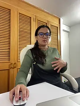 SWEETLILY18 online show from October 1, 2025, 9:54 pm