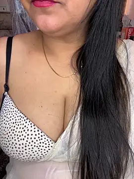 Zoya Varma004 online show from November 10, 2025, 5:17 am