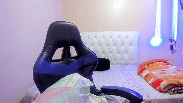 Leylafourniert online show from December 23, 2024, 7:20 pm