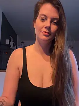 Snapshot of newMichelle chatting on December 4, 2024, 7:28 am newMichelle online show from December 4, 2024, 7:28 am