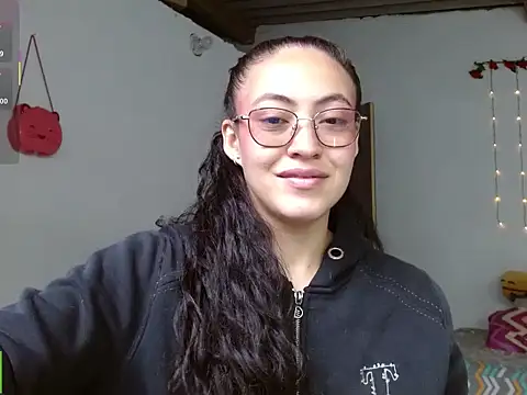 Snapshot of Olivia_Bright chatting on February 20, 2026, 2:17 pm Olivia Bright online show from February 20, 2026, 2:17 pm