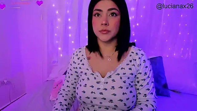 lucy26  online show from November 5, 2025, 1:38 am