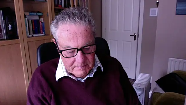 Snapshot of Oldpistolpete chatting on February 4, 2025, 10:10 am Oldpistolpete online show from February 4, 2025, 10:10 am