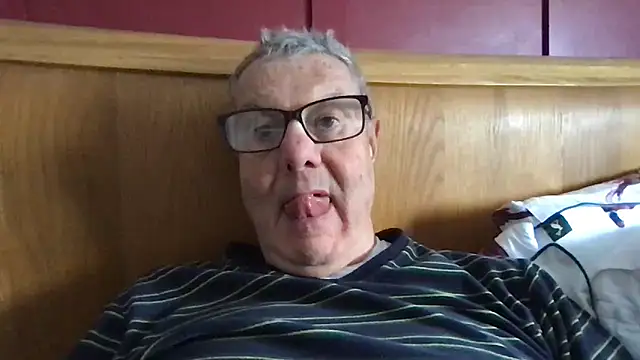 Snapshot of Oldpistolpete chatting on March 13, 2025, 9:32 am Oldpistolpete online show from March 13, 2025, 9:32 am