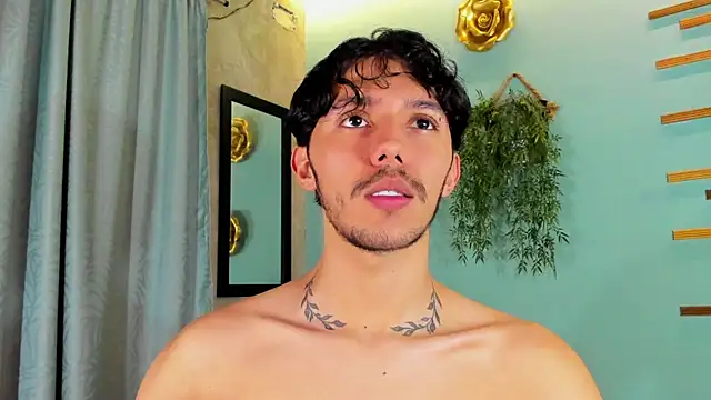 2tommy greg online show from October 24, 2025, 7:32 pm