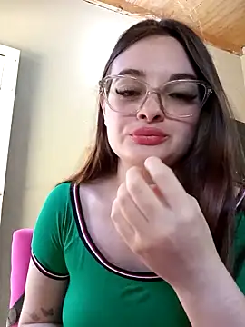 Emmacut online show from October 20, 2025, 4:51 pm