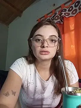 Snapshot of Emmacut chatting on June 6, 2026, 7:07 pm Emmacut online show from June 6, 2026, 7:07 pm