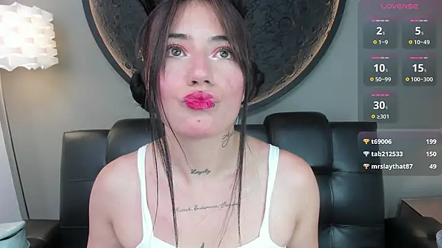 miss sharlotte18 online show from February 6, 2025, 6:13 pm