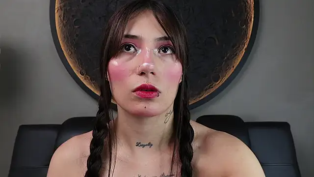 miss sharlotte18 online show from April 1, 2026, 6:05 pm