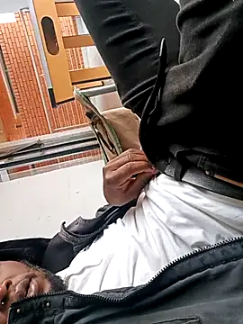 chef-dudi012 online show from April 15, 2026, 6:42 am