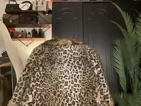 BigDominaMia online show from April 11, 2026, 11:47 am