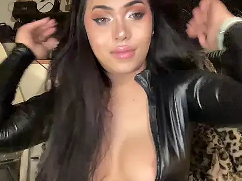 BigDominaMia online show from April 15, 2026, 4:36 pm