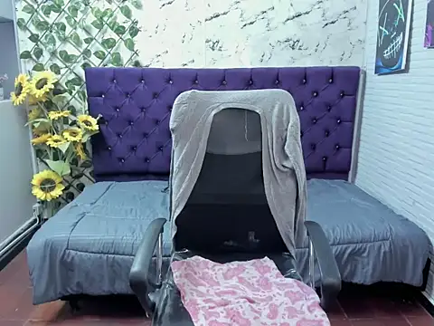 AnnyMilet  online show from March 26, 2026, 3:56 am