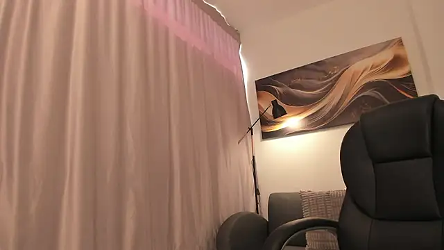 SALOME F0X  online show from January 7, 2026, 7:27 pm