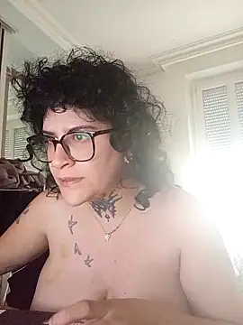 callmelouve online show from October 9, 2025, 12:14 pm