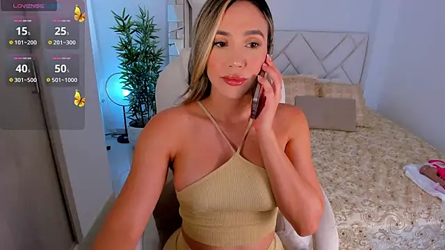 NiaBennet  online show from February 5, 2025, 8:04 pm