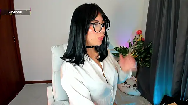 Silvanna-Moree online show from April 9, 2026, 1:49 pm