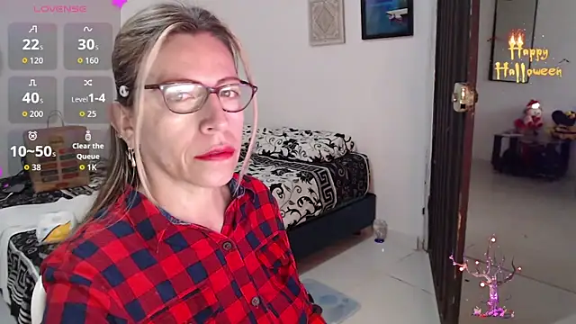 Snapshot of Chayla_Ruiz chatting on October 23, 2025, 12:48 pm Chayla Ruiz online show from October 23, 2025, 12:48 pm