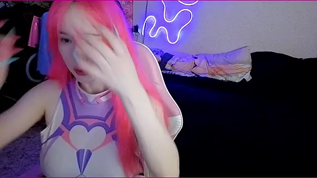 Maya Viola online show from October 7, 2025, 5:48 am