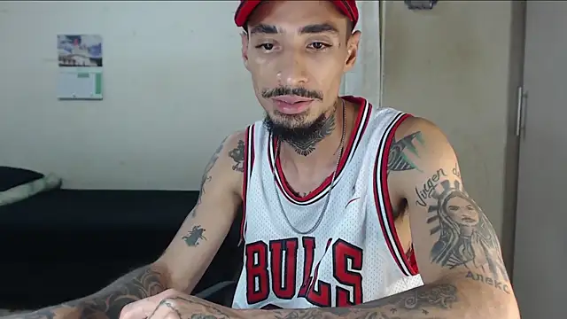 emiliano hottt online show from April 28, 2026, 2:27 am