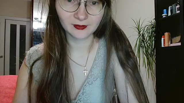 KiraGoldens online show from November 25, 2025, 9:31 am