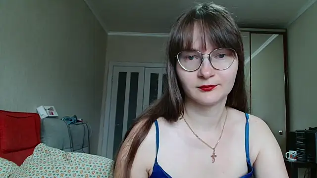 KiraGoldens online show from June 2, 2026, 6:15 am