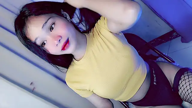 Snapshot of amomentoflust69 chatting on February 17, 2026, 5:04 am amomentoflust69 online show from February 17, 2026, 5:04 am