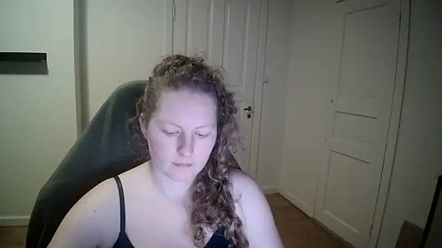 Girlnina-1995 online show from February 4, 2025, 3:47 pm