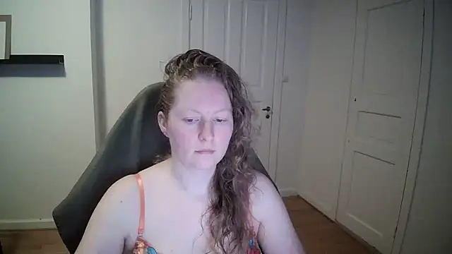 Girlnina-1995 online show from March 19, 2025, 9:17 am