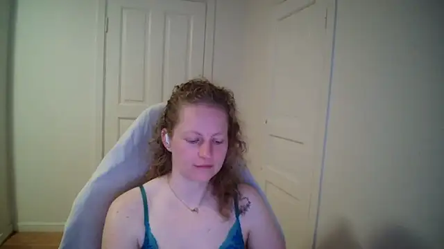 Girlnina-1995 online show from April 22, 2026, 6:38 am