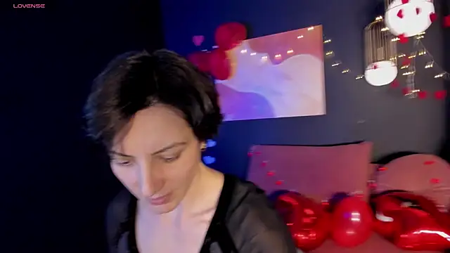 LorenDaze online show from February 15, 2025, 2:00 pm