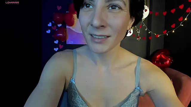 LorenDaze online show from February 15, 2025, 5:07 pm