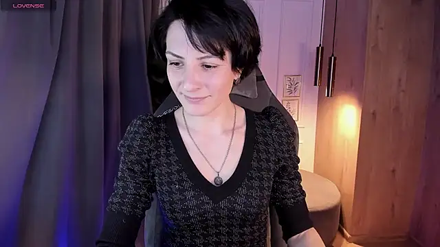 LorenDaze online show from March 4, 2025, 1:49 pm